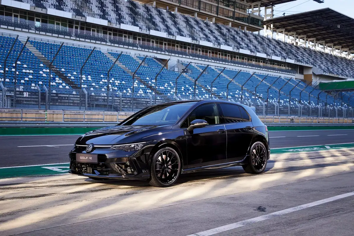 تصميم-أسود-VW-Golf R-Black